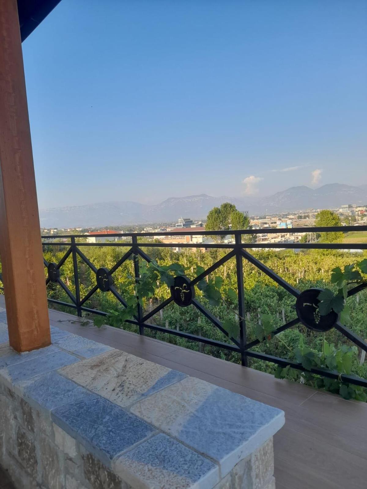 Mucaj Vila Shehi Guesthouse And Winery מראה חיצוני תמונה